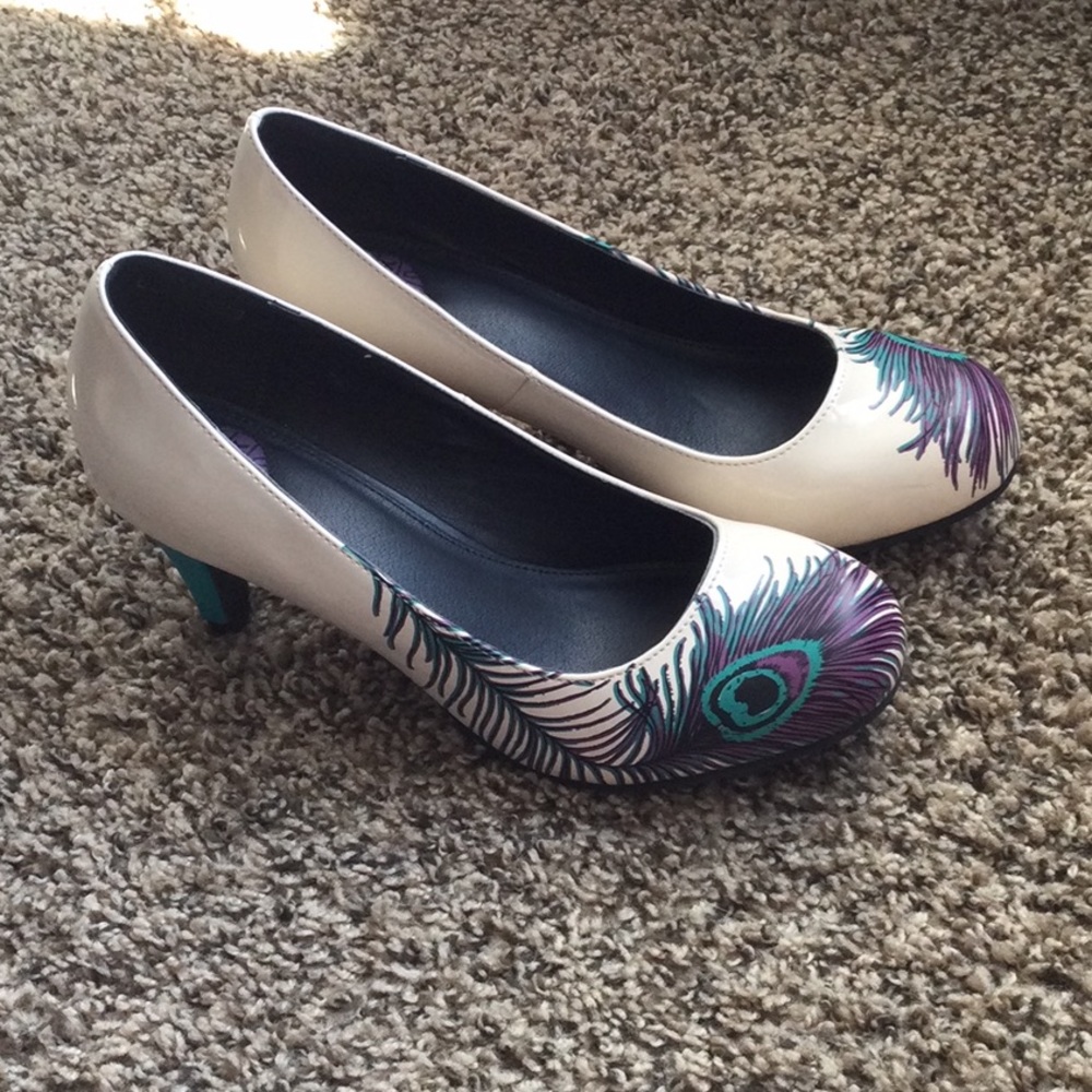 Tuk Proudly Posh Feather Pumps Size 9